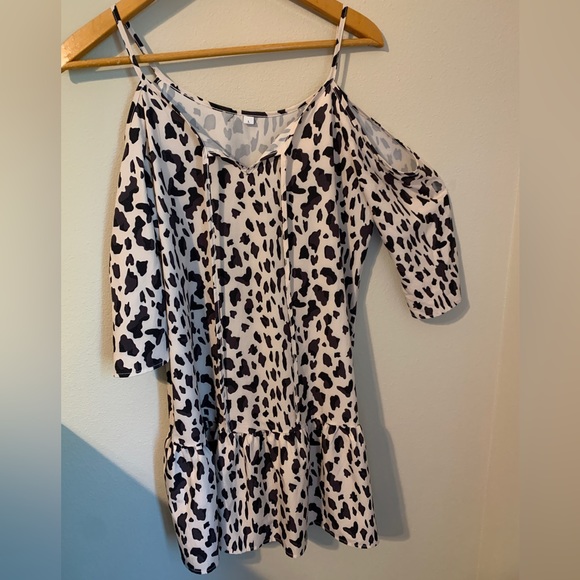 Cold Shoulder Strappy Dress- Ruffled Bottom ( size Large) 37” - Picture 1 of 4